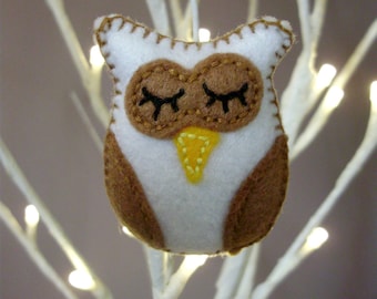 White Owl Brooch, felt owl brooch, owl brooch, felt owl, felt brooch, fabric owl pin, woodland owl, felt owl jewellery - By Tamara Harris