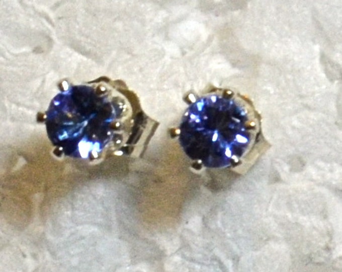 Tanzanite Studs, 4mm Round, Natural, Set in sterling Silver E971