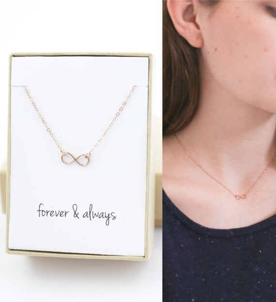 Rose gold infinity necklace (box/model photo)