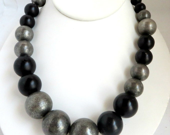 Vintage Express Black Gray Graduated Bead Necklace