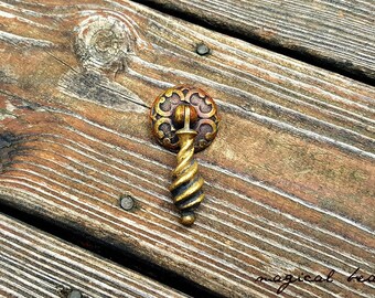 Corkscrew Teardrop Pull Antique Drawer Pull Pendant Dresser Pull Spiral Dresser Drawer Pull Brass Twist Decorative Drawer Pulls Cabinet Pull