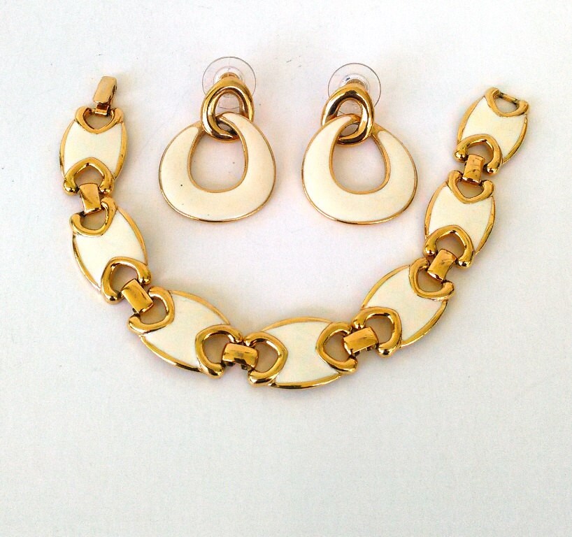 ON SALE Vintage White Enamel Gold Tone Link Bracelet Earring Set