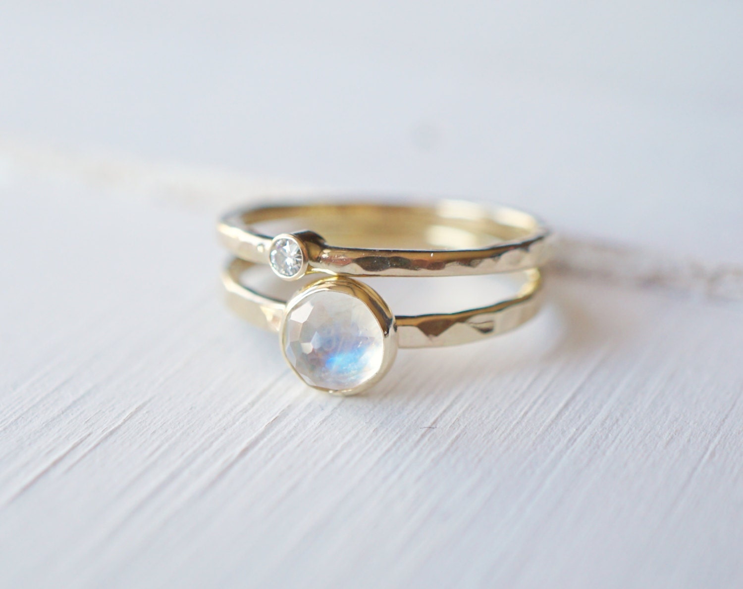 Клин кольцо. Moonstone Ring Set DEWMIO Stacking Rings Wedding Rings.