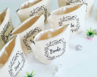 Personalized Cosmetic Bag , Bridesmaid Cosmetic Pouch , Cosmetic Bag , Bridesmaid Gift , MakeUp Bag , Floral , Custom Name Pouch