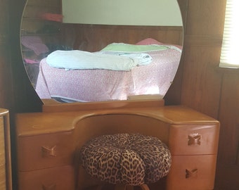 Heywood Wakefield Vanity and Pouffe - RIO in Wheat