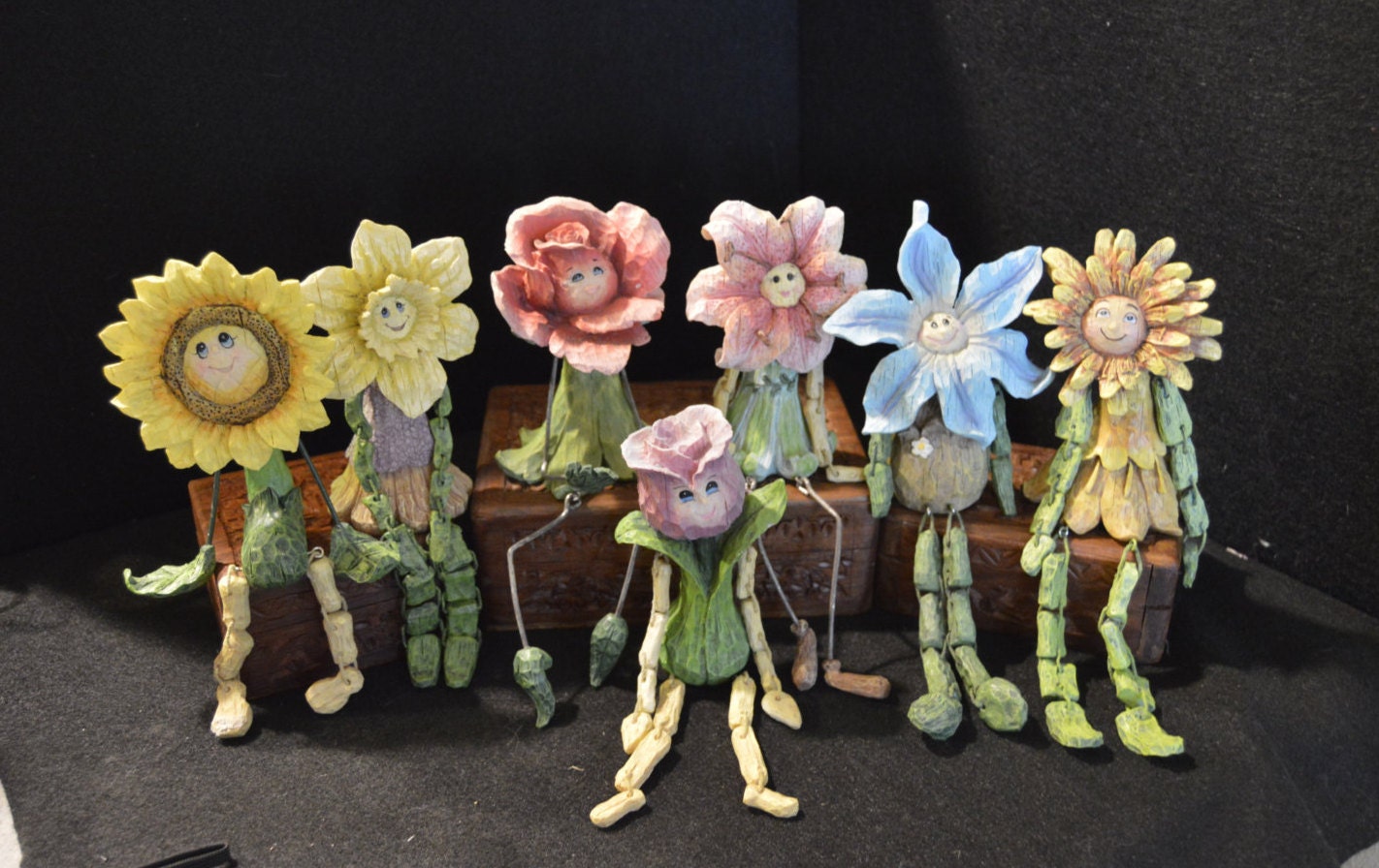 1600 Set of 7 Flower Shelf Sitter Figurines Anamorphic Flower