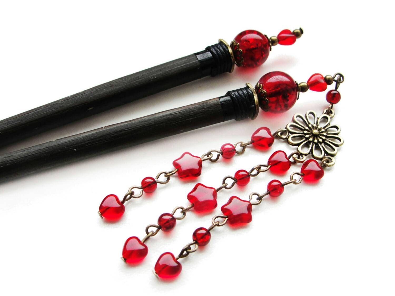 Set of 2 japanese hair sticks with wooden base and red