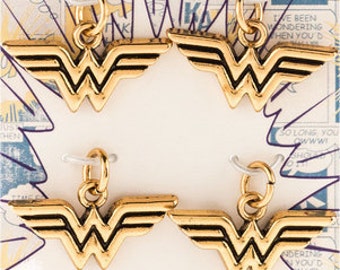 Wonder Woman, Wonder Woman earrings, Wonder Woman Jewelry, Dangle earrings, Wonder Woman logo