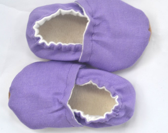 Purple linen baby booties purple baby shoes shower gift purple baby clothing purple kids shoes purple toddler shoes purple baby booties