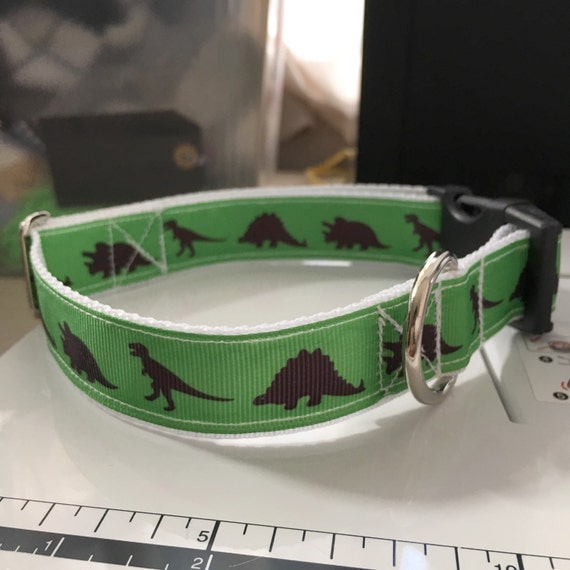 jurassic park dinosaur with collar