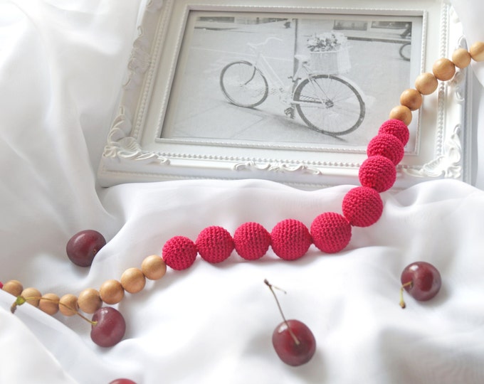 Teething necklace / Nursing necklace / Babywearing necklace - Cherry jam