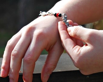 Cat Lovers Bracelet, Silver Cats Bracelet, Wire Linked Bracelet, Silver Cat Charm Bracelet, Cats Bracelet, Cat Lover Present, Cat Friends