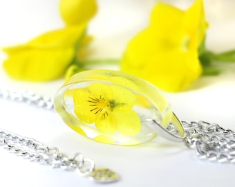 Yellow Bridesmaid Jewelry, Pansy Flower, Resin Necklace, Yellow Necklace, Flower Necklace, Flower Jewelry, Yellow Wedding, Yellow Flower