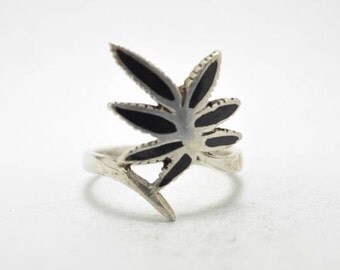 T17C08 Vintage Art Nouveau Style Black Leaf Branch 925 Sterling Silver Ring Sz 7