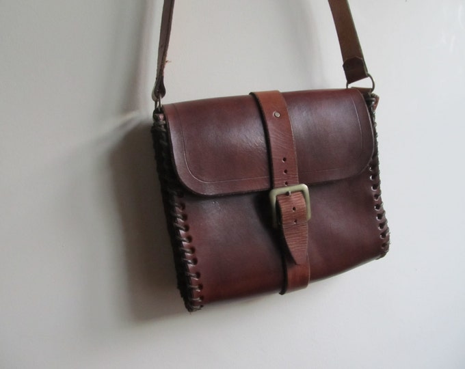 Vintage leather shoulderbag, man's lunch bag, rustic leather work bag, short crossbody, messenger, boho chic, neutral brown bag