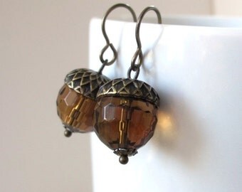 Fall Acorn Earrings, Autumn Color Jewelry, Antiqued Brass Earrings, Autumn Acorn Jewelry, Glass Bead Earrings, Brown Earrings, Acorn Dangle