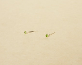 3 mm Tiny Peridot Green Crystal 925 Sterling Silver 5 Prongs Star Stud Earrings,Bridesmaid Gift,Hypoallergenic Earrings,Cartilage Earring