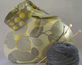 Knitting Proect bag - Japanese Knot Bag - medium size - crochet amigurumi - yellow gray Amy Butler Optic Blossom - free knitting pattern