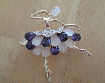 Vintage costume jewelry /RHINESTONE DANCER BROOCH