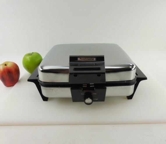 Clean.. Chrome Toastmaster 269C Electric Waffle by OldeKitchen