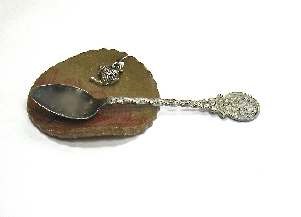Ceramic Spoon Rest / Tea Bag Holder Red Antique by IrihanaArts