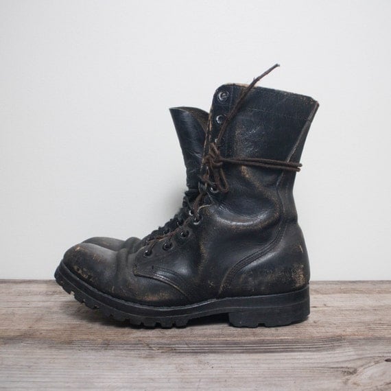 8 R 1970's Vintage Combat Boots Black Leather Military