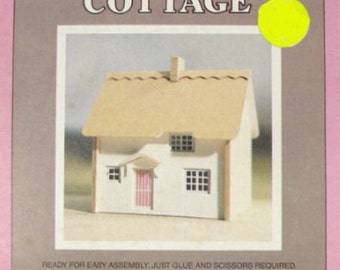 Miniature Thatched Cottage in HO/OO Kit (JSJ)