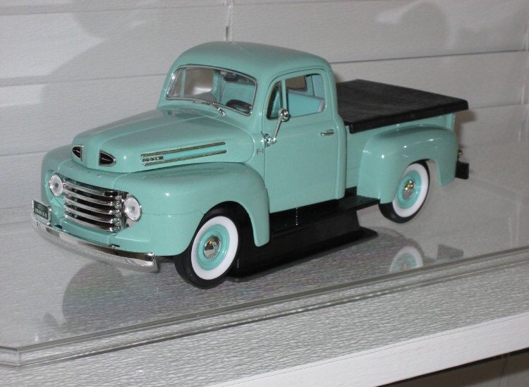 1948 Ford F1 1/18 diecast metal model pickup truck Aqua