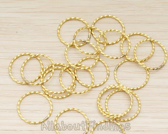 PDT358-01-RB // Raw brass Twisted Round Link Pendant, 4 Pc