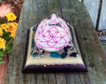 Orgone Pyramid - Orgonite® - SEED OF LIFE - Amethyst, Chrysocolla, Shungite, Black Tourmaline, Nuummite, Selenite