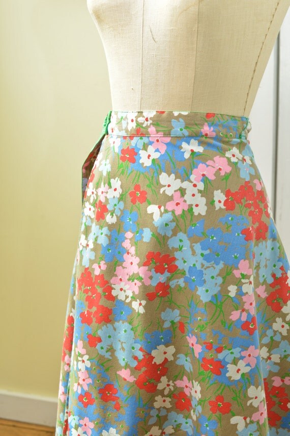 REVERSIBLE floral vintage WRAP skirt with metal D ring buckle