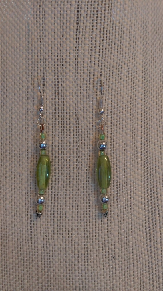 Green Dangle Earrings/Green Earrings/Handmade Jewelry/Handmade