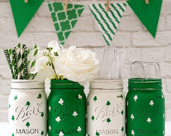 St Patrick Day Decor - Kelly Green Mason Jar - Shamrock Mason Jars - Painted Distressed Mason Jars