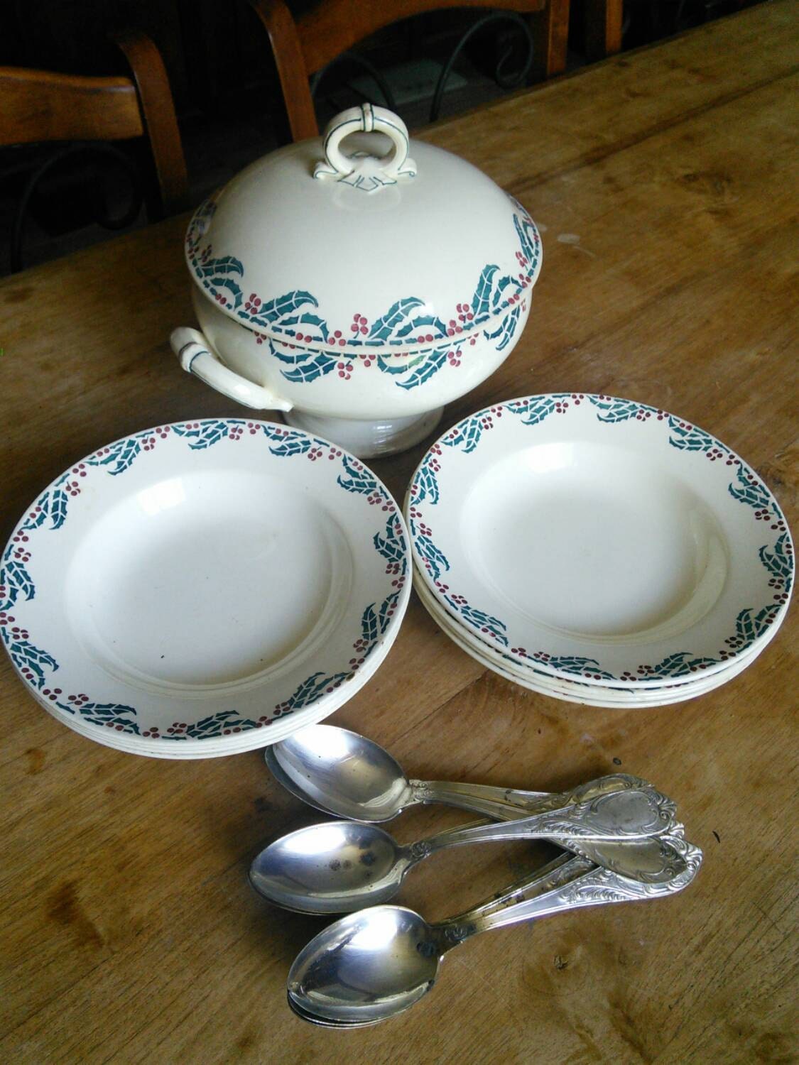 Soup Tureen Soupiere and 8 Soup Plates Bowls French Vintage