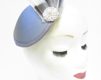 Silver Grey Feather Fascinator Headpiece Rhinestone Vintage 1940s 1920s Hat U56