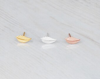 Tiny Gold Stud Earrings, Leaf Stud Earrings, Small Gold Earrings, Dainty Gold Earrings, Delicate Studs, Tiny Leaf Post Earrings, Simple Stud