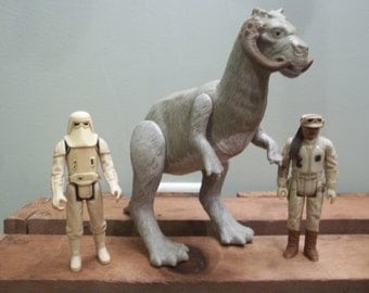 Lot of Vintage Star Wars Tauntaun and Action Figures