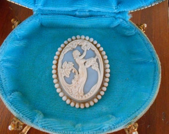 Pretty 1940's Plastic/Celluloid Cameo Brooch with Lady Picking Grapes