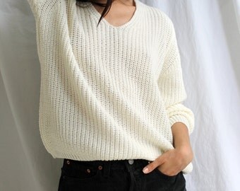 the Raglan V in Off White -knitted sweater (V neck raglan sleeve cozy minimal pullover)