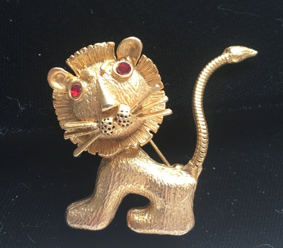 Items similar to Fun Gold tone Lion Brooch pin Rhinestone Eyes Moveable ...