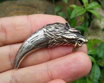 Wolf totem. Fang-Head. Loup. Hand Made