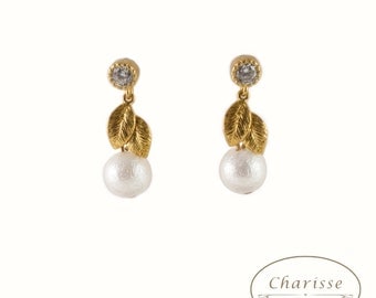 Gold Leaf & Marshmallow Pearl Earring