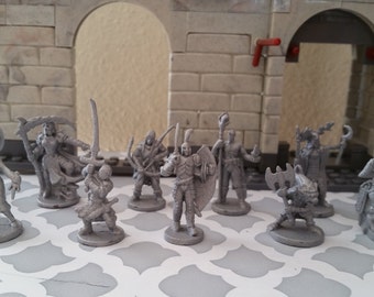 10 pc Dungeons and Dragons Miniatures Hand painted 1/72 scale D & D Fantasy Role Play Games RPG