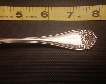 Victoria pattern circa 1901 MASTER butter knife. Created by the 1890 Jennings bros company done in silver plate