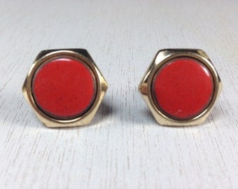 Stunning Vintage Estate Red Cab Gold Tone Screw Back Earrings