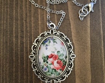 Items similar to Vintage Floral Necklace on Etsy