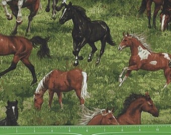 Run Free Horses in Grass, Fabri Quilt