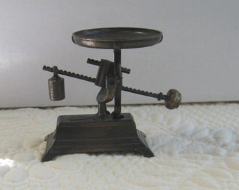 Vintage Metal Miniature SCALE PENCIL SHARPENER Play Me #967 Made In Spain Very Good Cond.