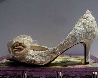Low Heel Wedding Shoes.. Vintage Lace Shoes ..Blush and Ivory .. Lacy Rose Bridal Shoes .. Low Heels ..Shabby Chic Rose .