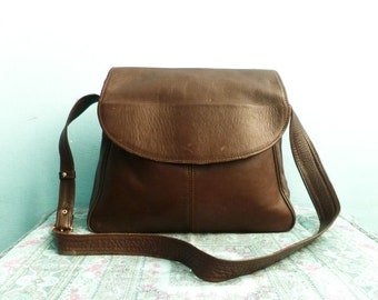 Vintage leather messenger bag purse crossbody shoulder bag / dark brown / soft slouchy leather / big spacious / 80s